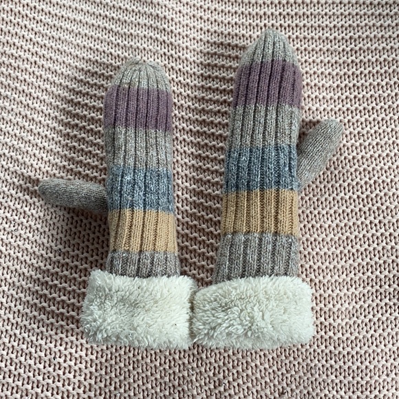 Soft Winter Mittens - Picture 2 of 3